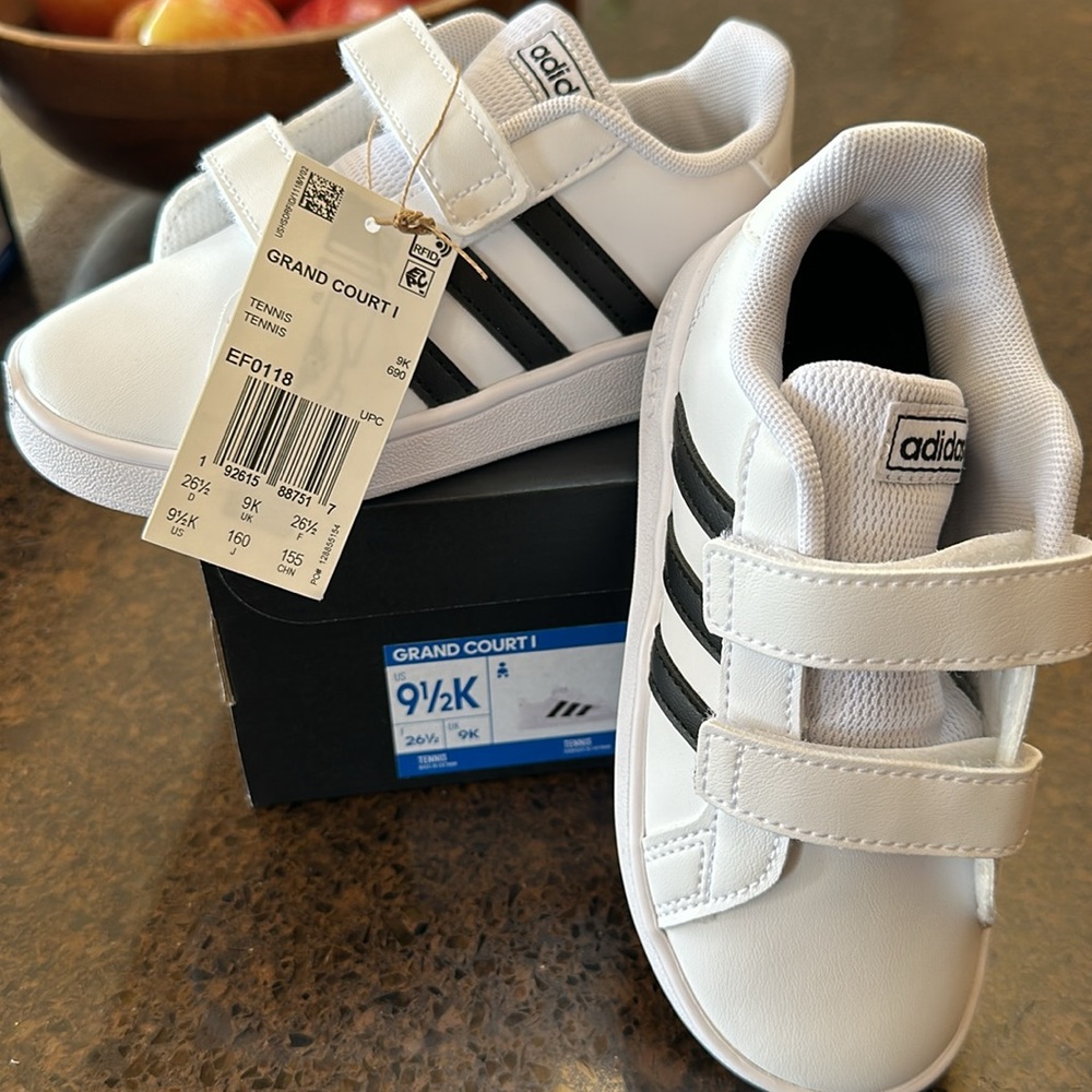 Toddler boys Adidas tennis shoes—Grand Court